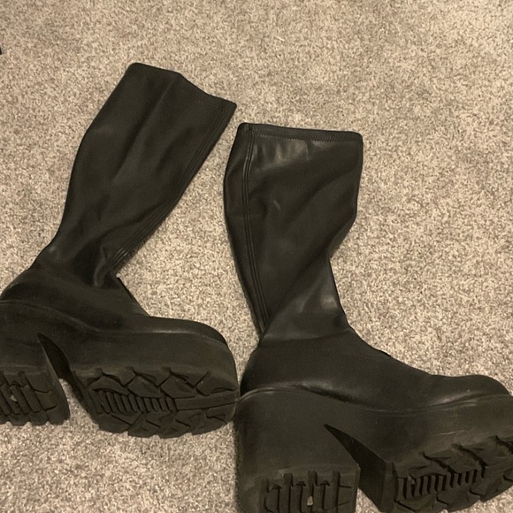 Windsor Smith Black Platform Boots - Picture 2 of 4